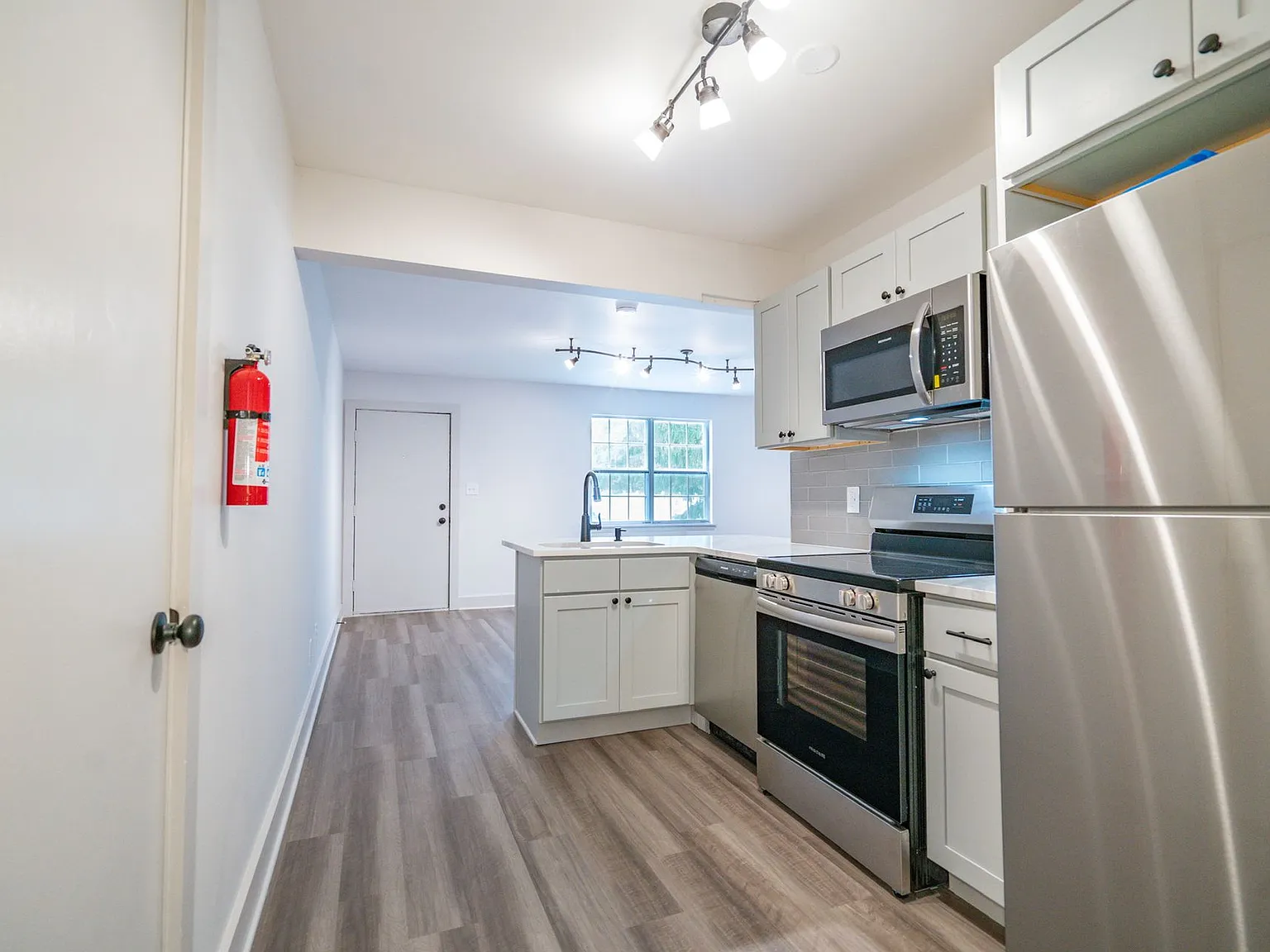 West Gate Apartments — Photo 3
