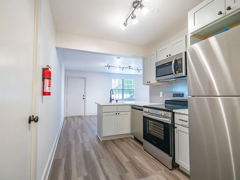 West Gate Apartments — Photo 3