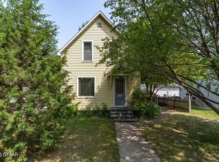 1520 2nd Ave N, Grand Forks, ND 58203