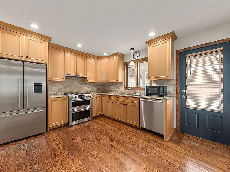 526 S 6th Ave — Photo 5