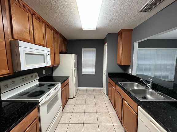 5th image of 3860 Mandalay Dr