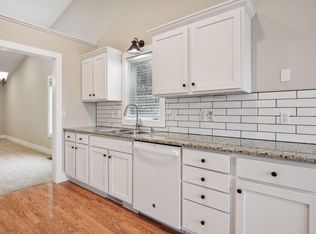 8584 Powers Pl, Chanhassen, MN 55317