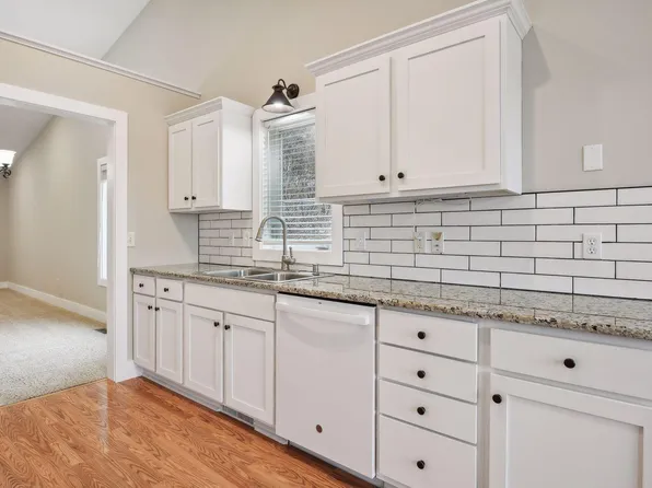 8584 Powers Pl, Chanhassen, MN 55317