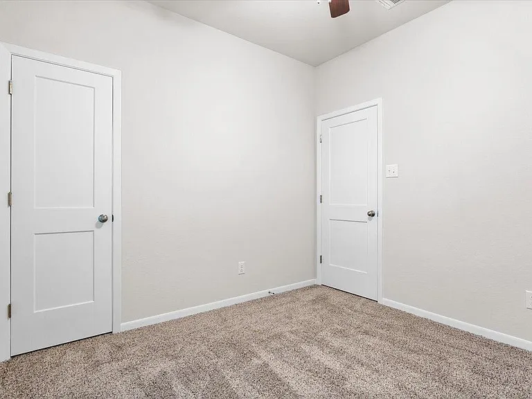 2720 Fox River Dr — Photo 17