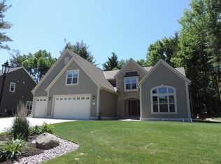 N25W27273 Orchard Ln, Pewaukee, WI 53072