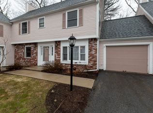 11 Pheasant Run Ln, Stratham, NH 03885