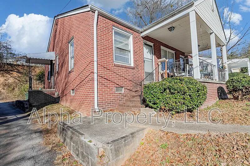 1 bed, 1.0 bath, $995 — Photo 2