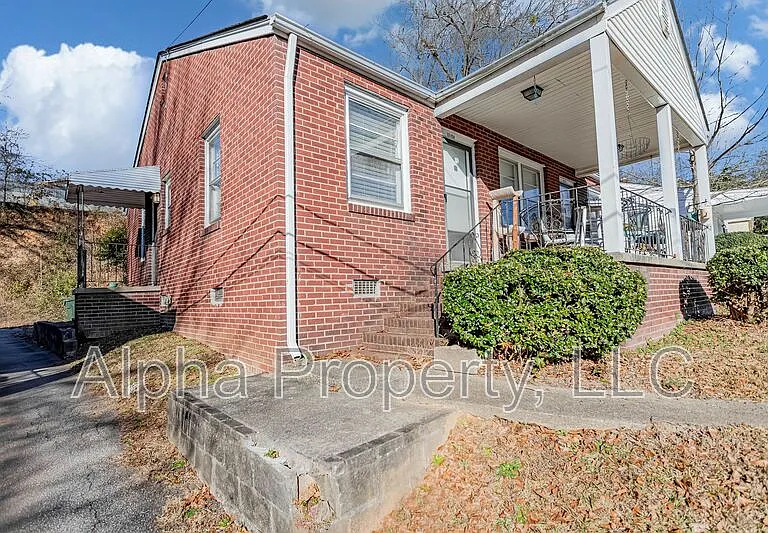 1315 E Washington St #A — Photo 2