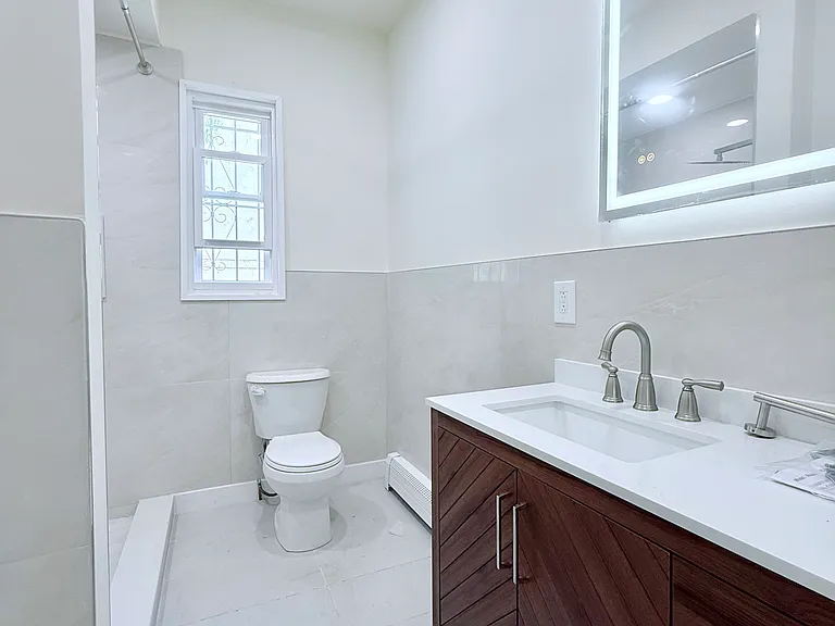435 E 5th St #1 — Photo 7