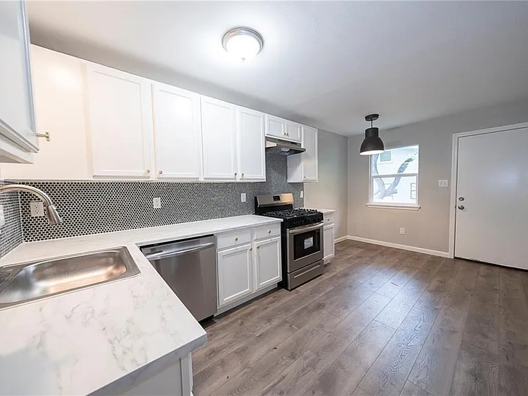 7401 Tumbleweed Dr — Photo 2