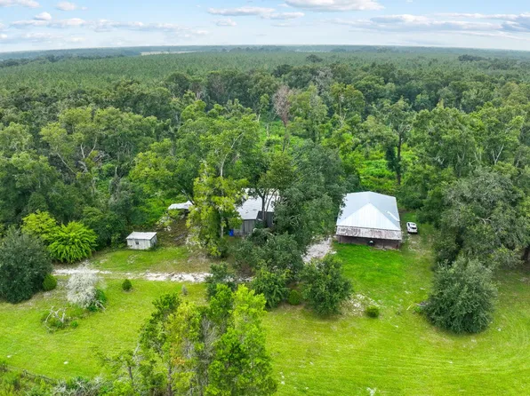 9126 220th St, O'Brien, FL 32071