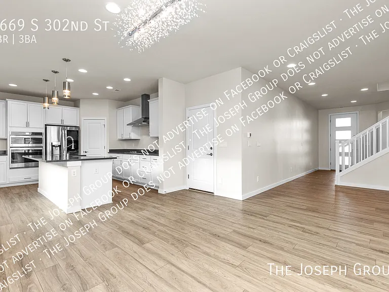5669 S 302nd St — Photo 10