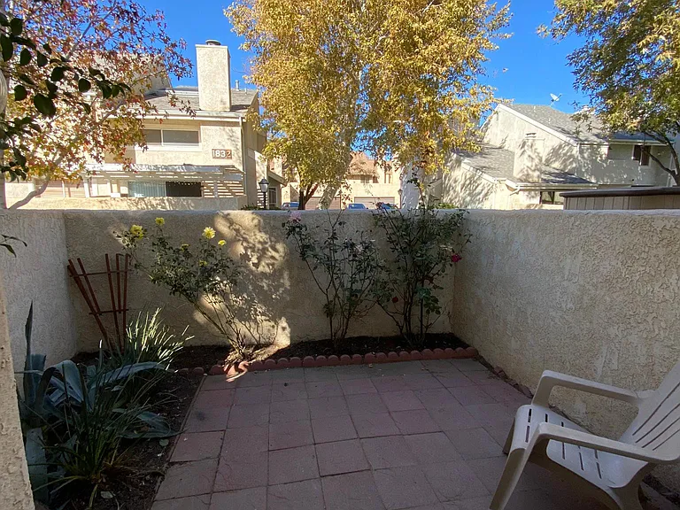 1836 E Avenue J2 — Photo 7