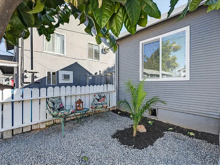 815 Oak St — Photo 3