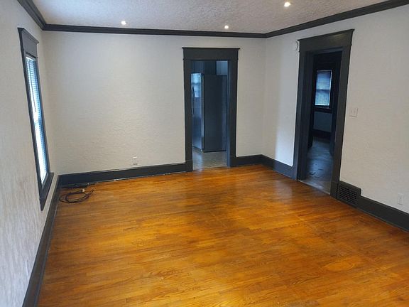 4th image of 10 Budlong St #Up