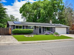 1088 N 5th St, Central Pt, OR 97502