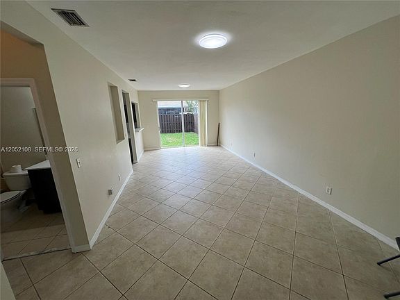 4th image of 100 SW 15th Ave