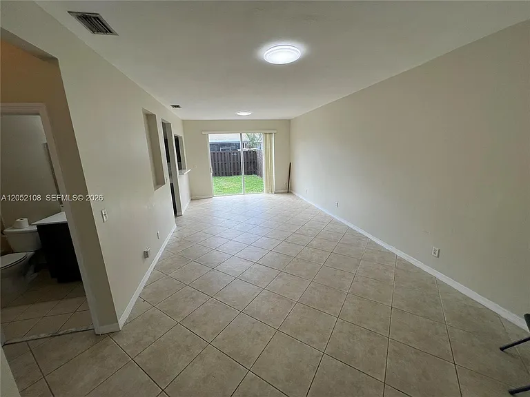 100 SW 15th Ave — Photo 4