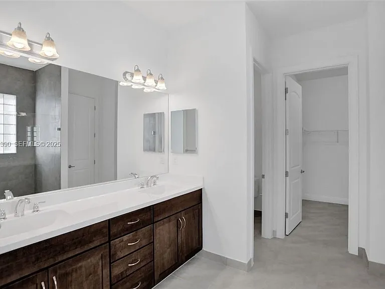 8450 NW 39th Ct #8450 — Photo 5