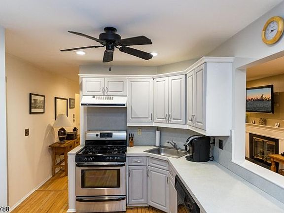 5th image of 26 Kayser Ln