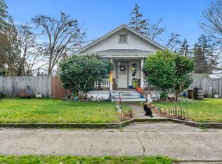 423 SW J St, Grants Pass, OR 97526