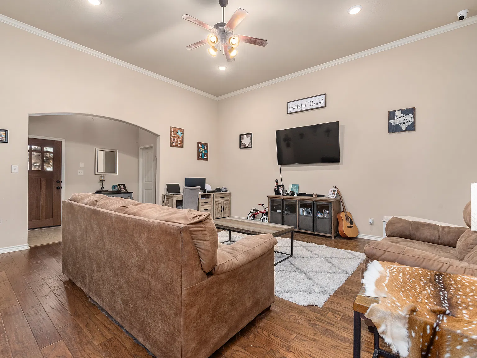 3 bed, 3.5 bath, 1465 sqft, $2,200 — Photo 4