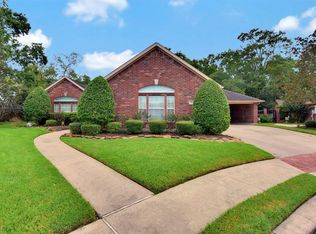 512 Pine Creek Dr, Friendswood, TX 77546