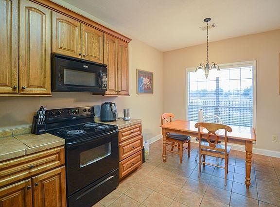 5th image of 735 Muirfield Dr