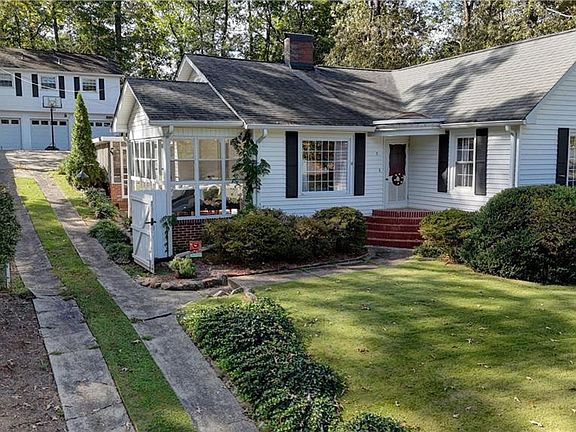 2nd image of 5 Vineland Dr NW