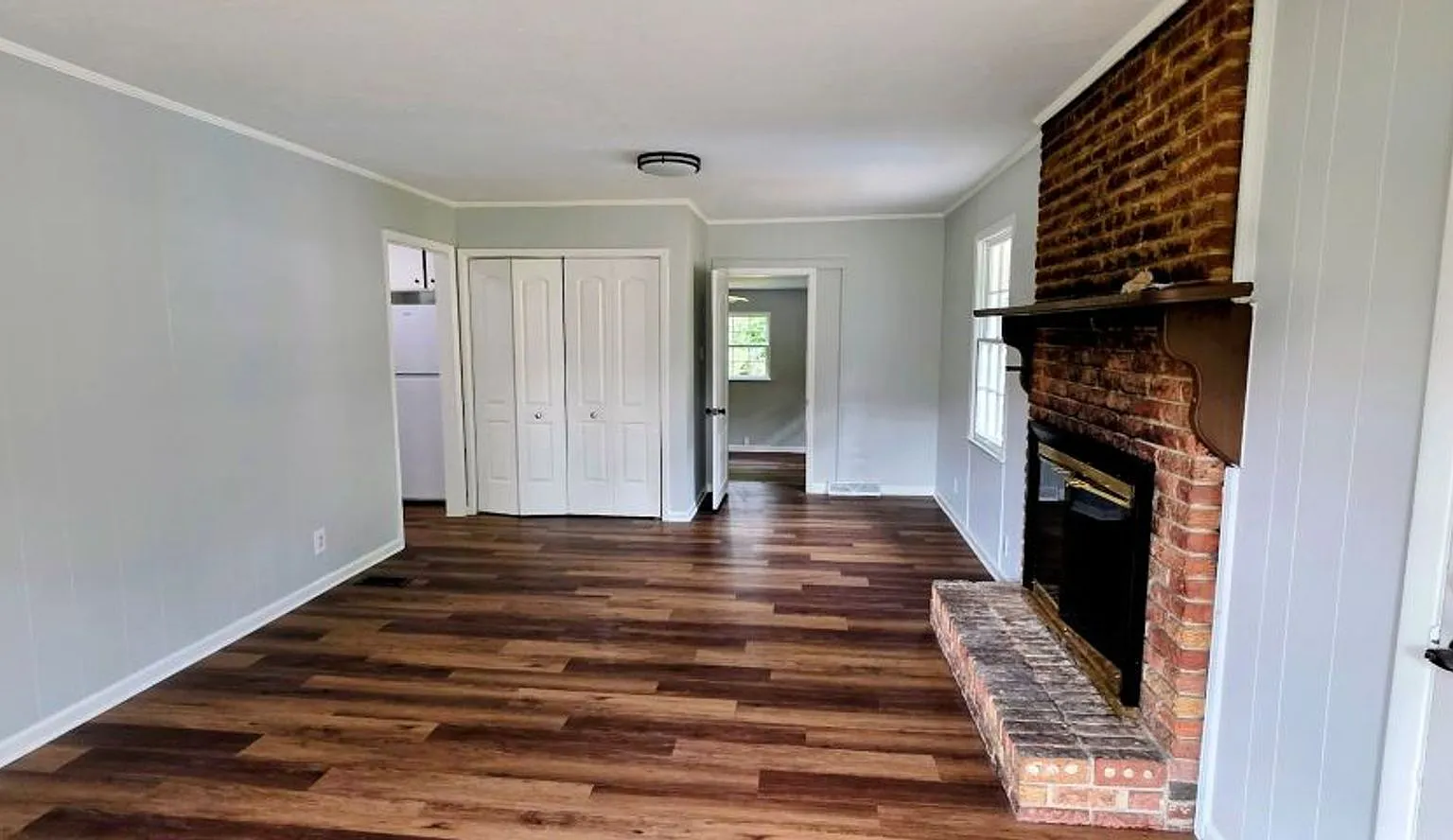 Large Family Home - Move In Ready! — Photo 4