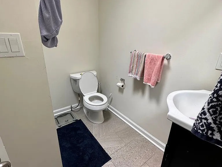 309 S 12th St #3F — Photo 12