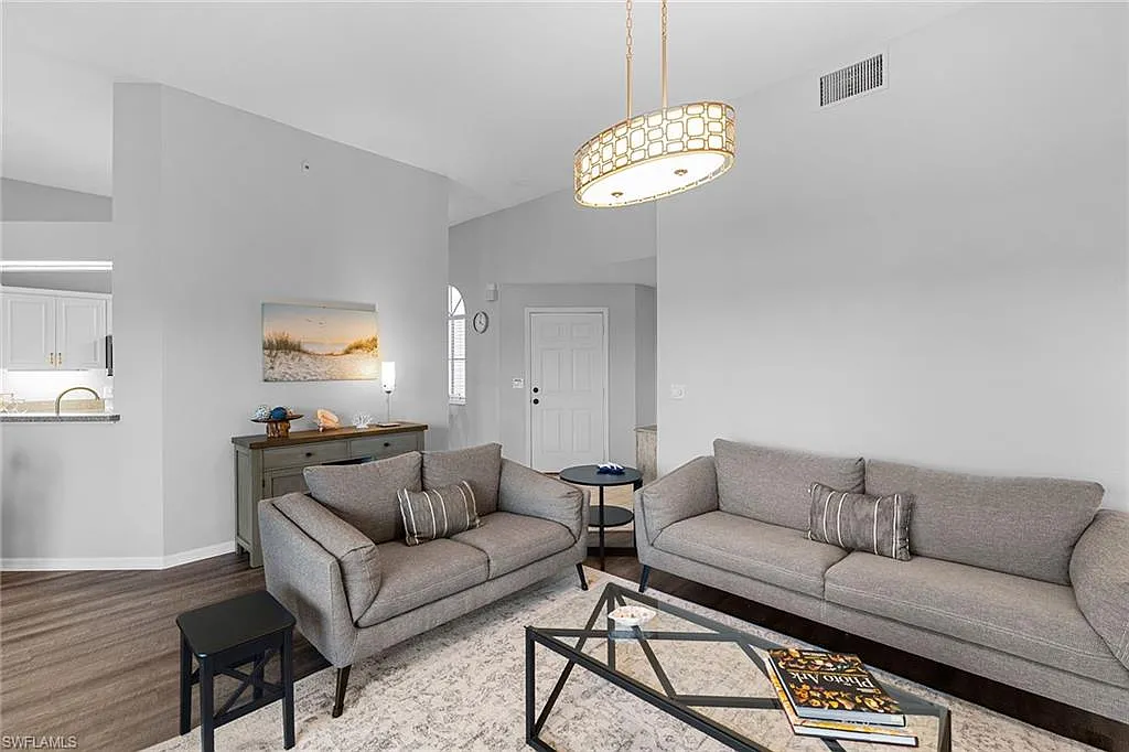 2 bed, 2.0 bath, 1250 sqft, $5,000 — Photo 3