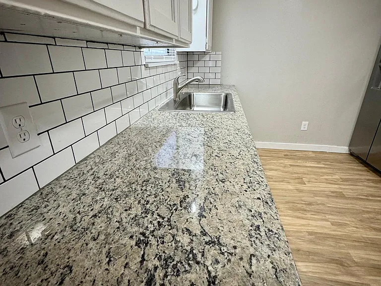 1405 Seville Dr — Photo 15
