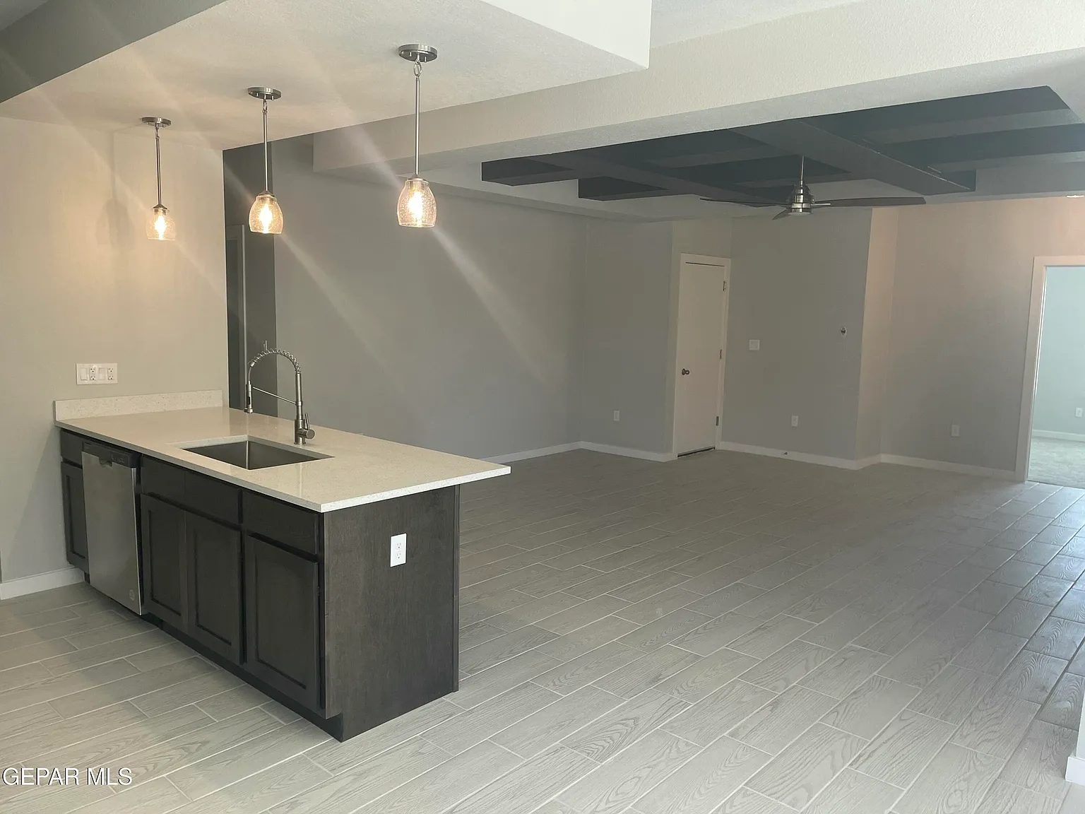 3 bed, 2.0 bath, 1704 sqft, $1,900 — Photo 3
