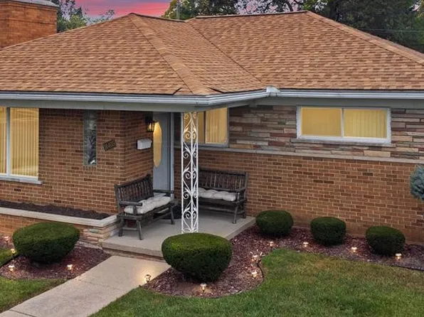 16405 Collinson Ave, Eastpointe, MI 48021