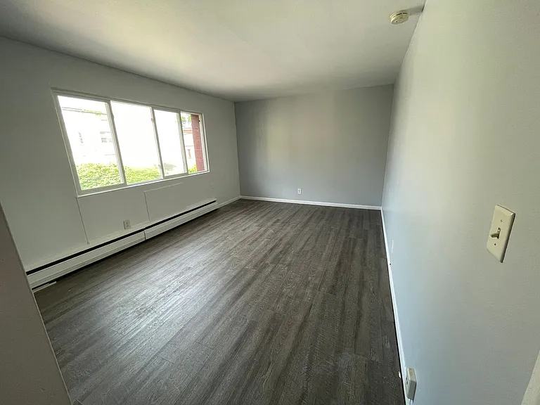 1456 N Farwell Ave — Photo 21