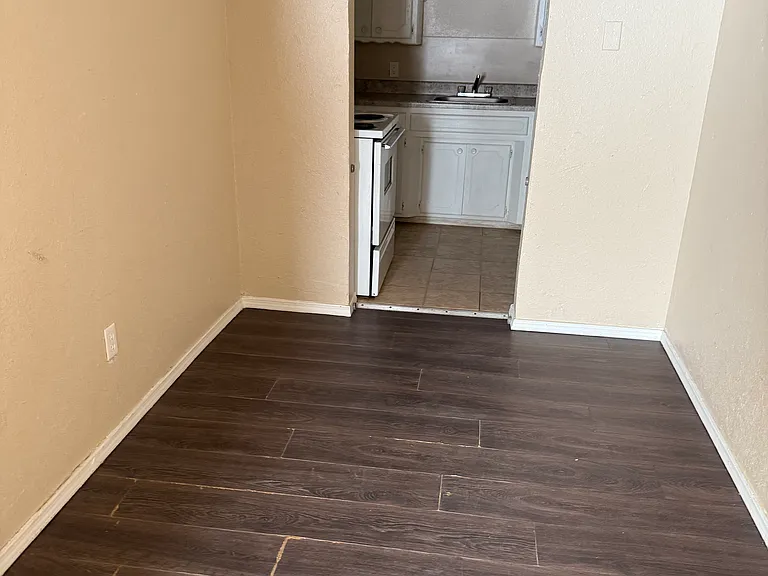 827 W Chickasha Ave #8 — Photo 9