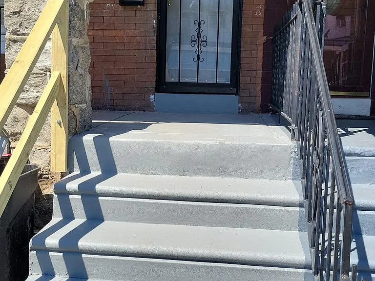 1438 N Edgewood St — Photo 9