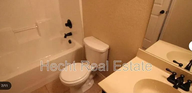 526 Creekside Cir #1 — Photo 7