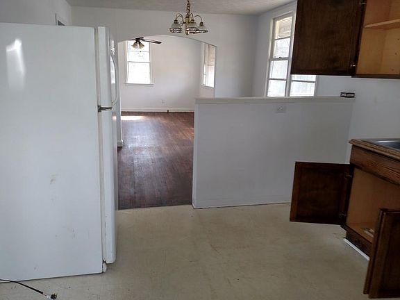 2nd image of 1604 Auburn Rd