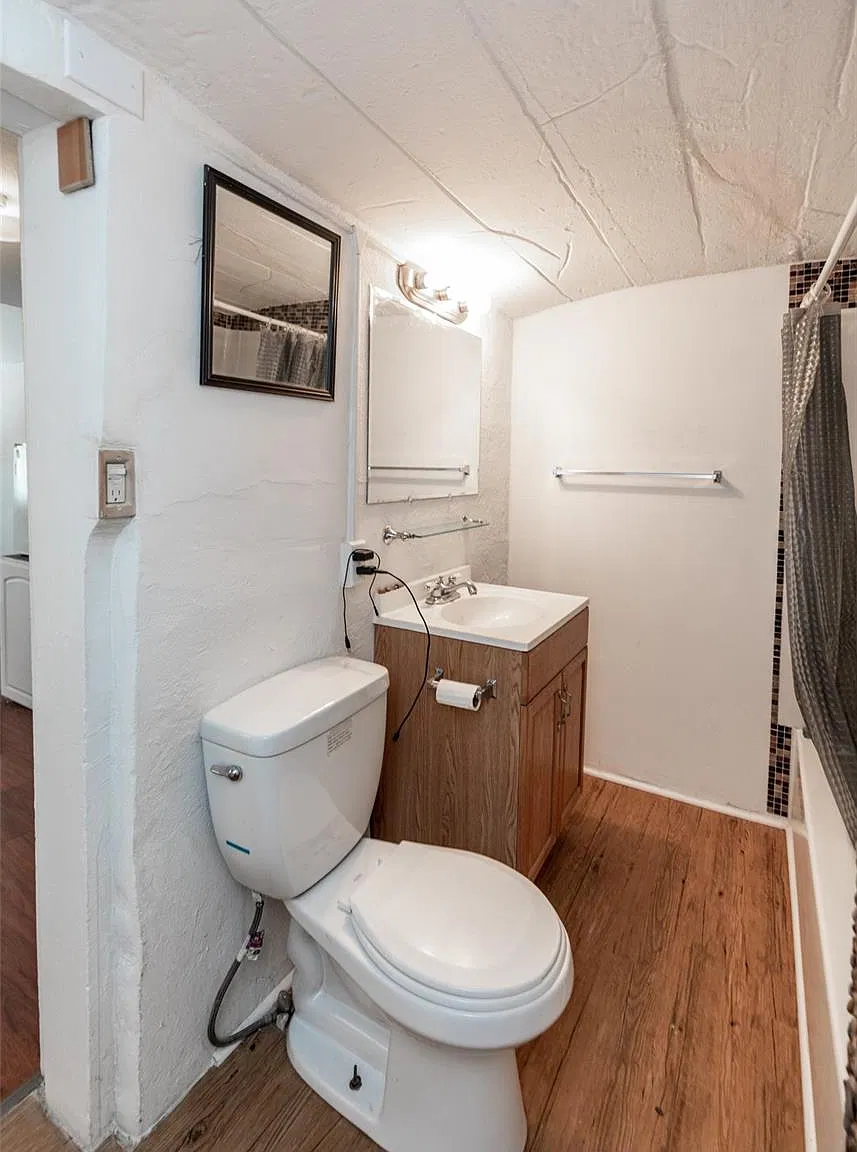 Studio, 350 sqft, $850 — Photo 1