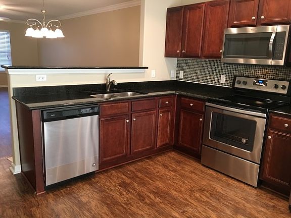 3rd image of 5 Miller Pond Rd