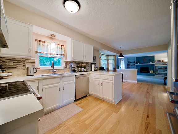 3rd image of 13137 E Crosset Hill Dr