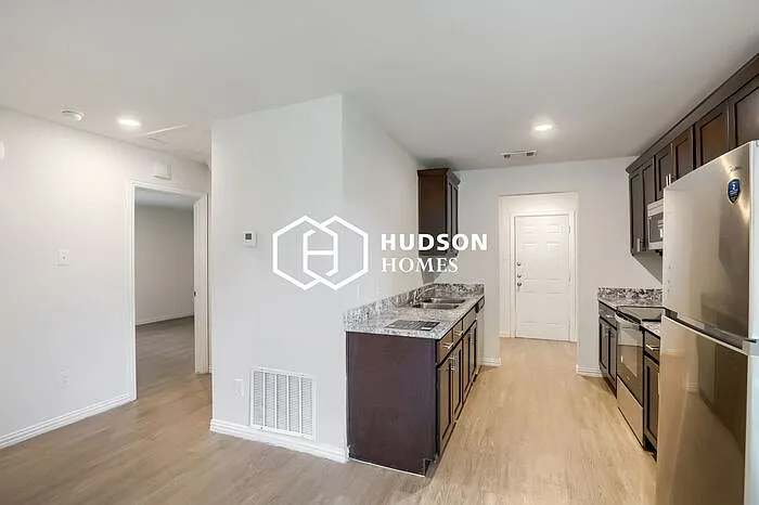 703 S 16th St — Photo 5