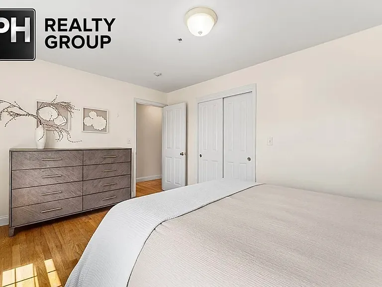 30 Russell St #5 — Photo 17