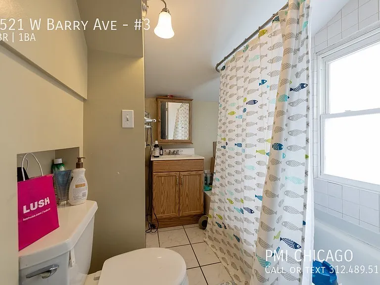 1521 W Barry Ave #3 — Photo 3