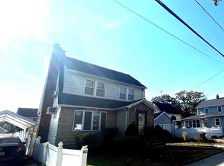 50 E Saint Marks Pl, Valley Stream, NY 11580