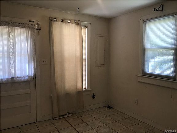 4th image of 16 Forest Ave