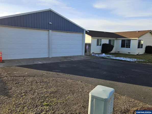 725 E Lakeshore Dr, Culver, OR 97734
