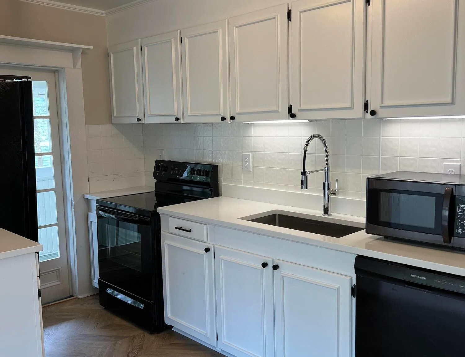 3 bed, 1.0 bath, $1,850 — Photo 2